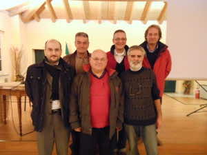 Il podio con Daniele Bianchi, vice presidente Ecomuseo (primo da sinistra). e Marco Feccia, presidente della biblioteca (primo da destra, in basso)