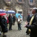 Il vice sindaco di Sartirana Lomellina, David Gasparotto, dà il benvenuto in castello