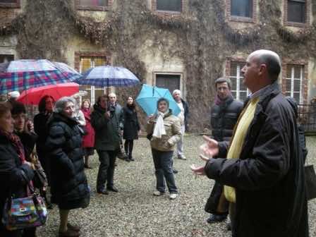 Il vice sindaco di Sartirana Lomellina, David Gasparotto, dà il benvenuto in castello